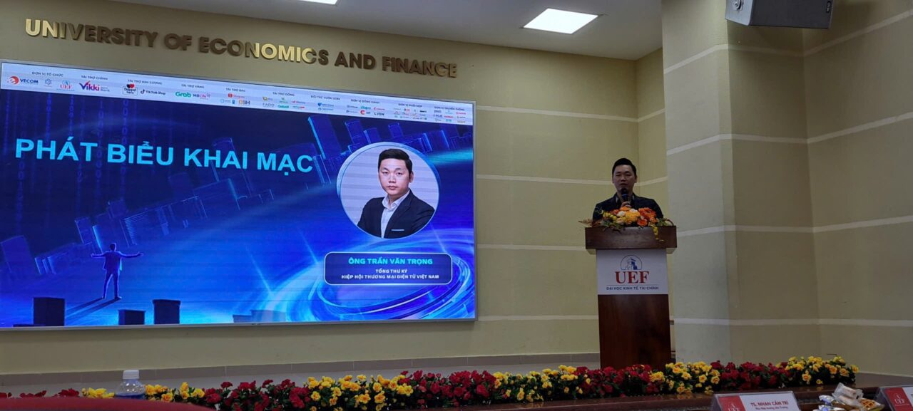 Ông Trần Văn Trọng – Tổng thư ký Hiệp hội Thương mại Điện tử Việt Nam phát biểu khai mạc.